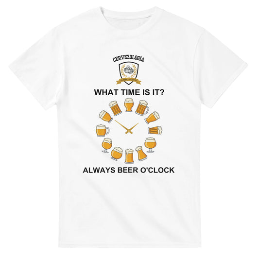 Camiseta blanca de manga corta con diseño de cerveza y texto “ALWAYS BEER O’CLOCK”
