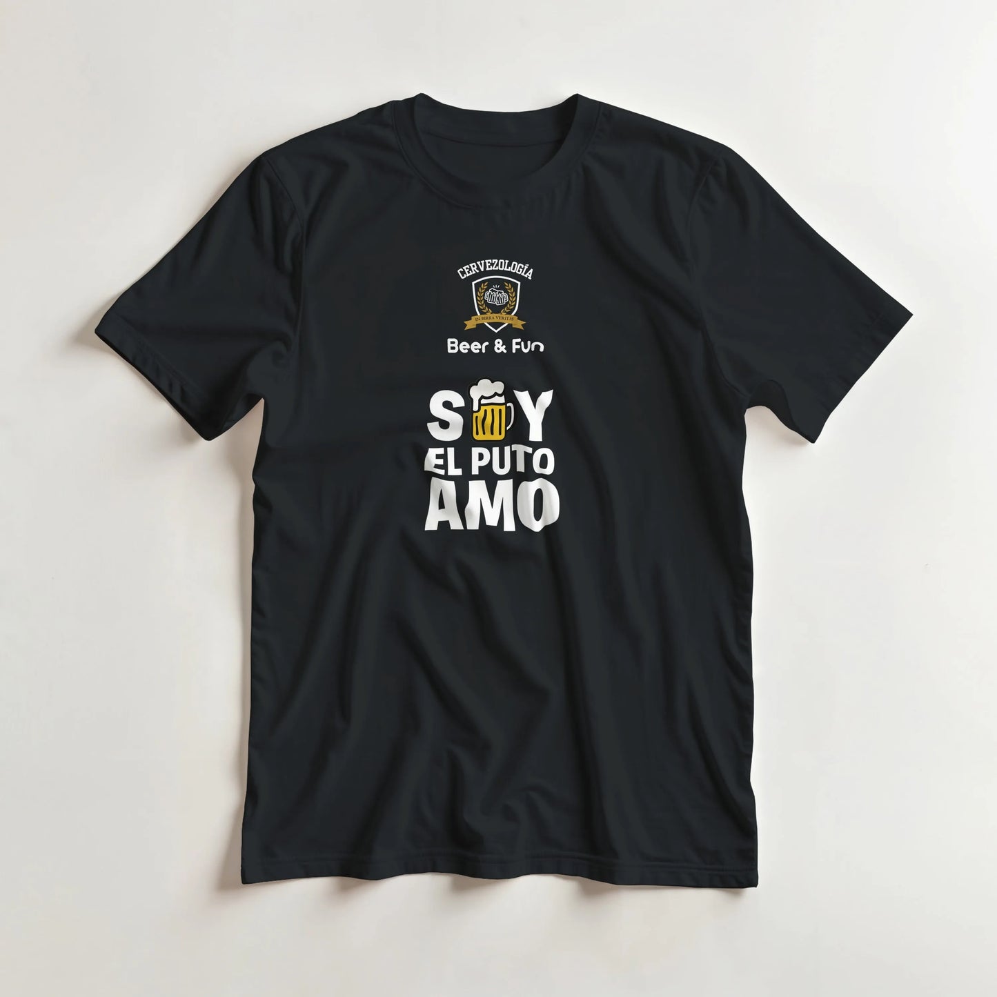 Camiseta negra de manga corta con estampado Beer & Fun y EL PUTO AMO en el pecho.