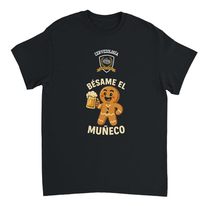Camiseta negra con estampado frontal: personaje sonriente con cerveza y texto