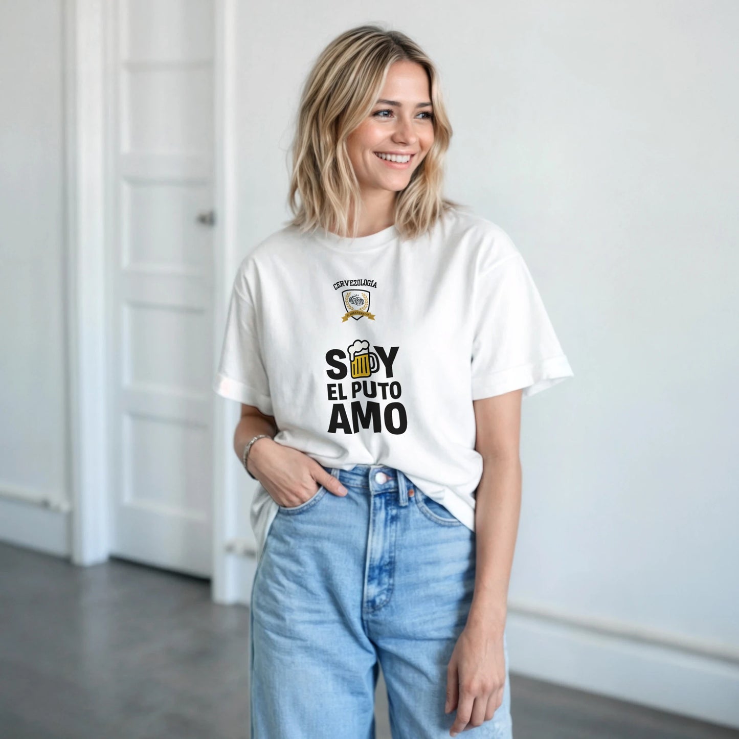 Camiseta blanca con estampado frontal “El Puto Amo” de cuello redondo