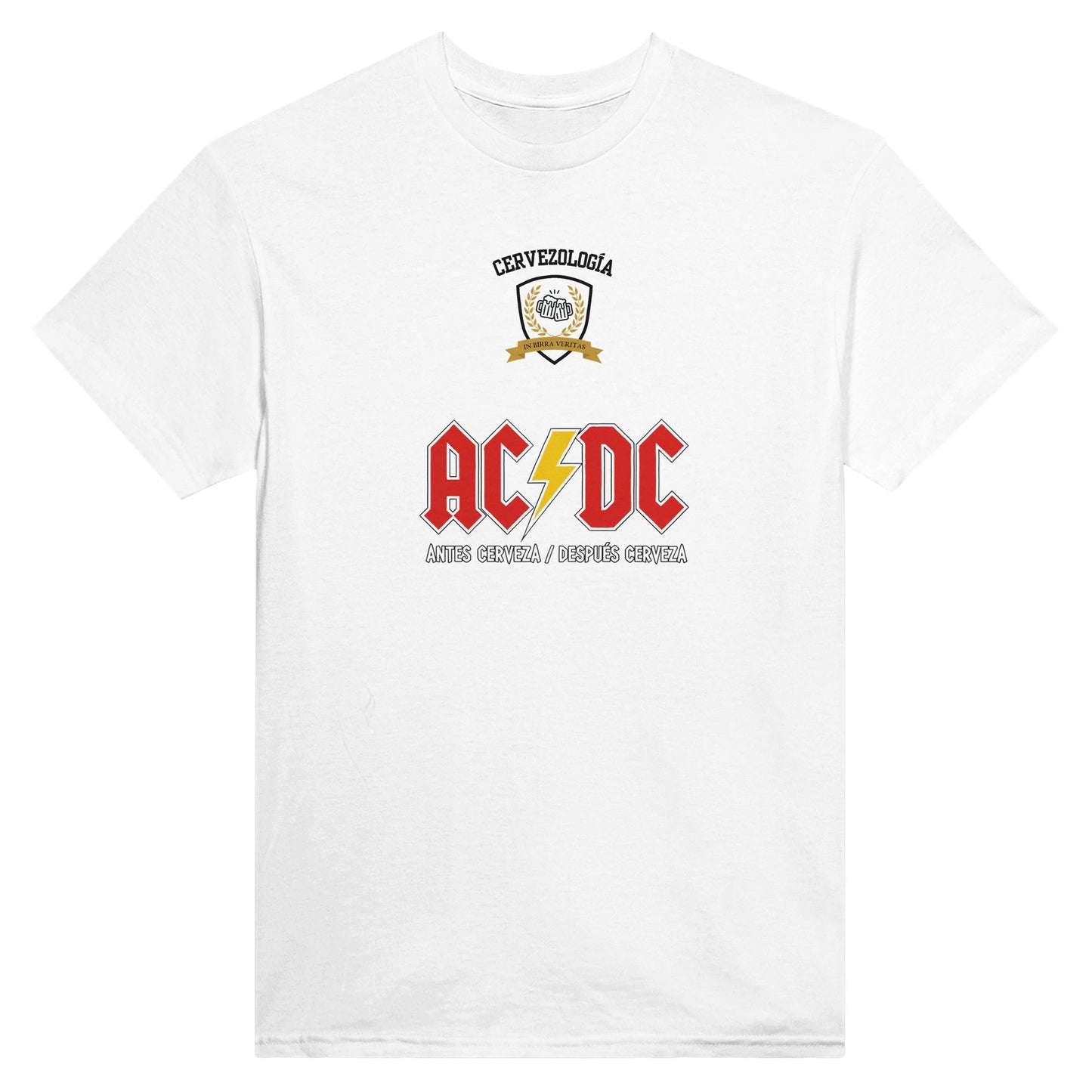 Camiseta blanca AC/DC con emblema rojo y dorado y texto bajo el logo