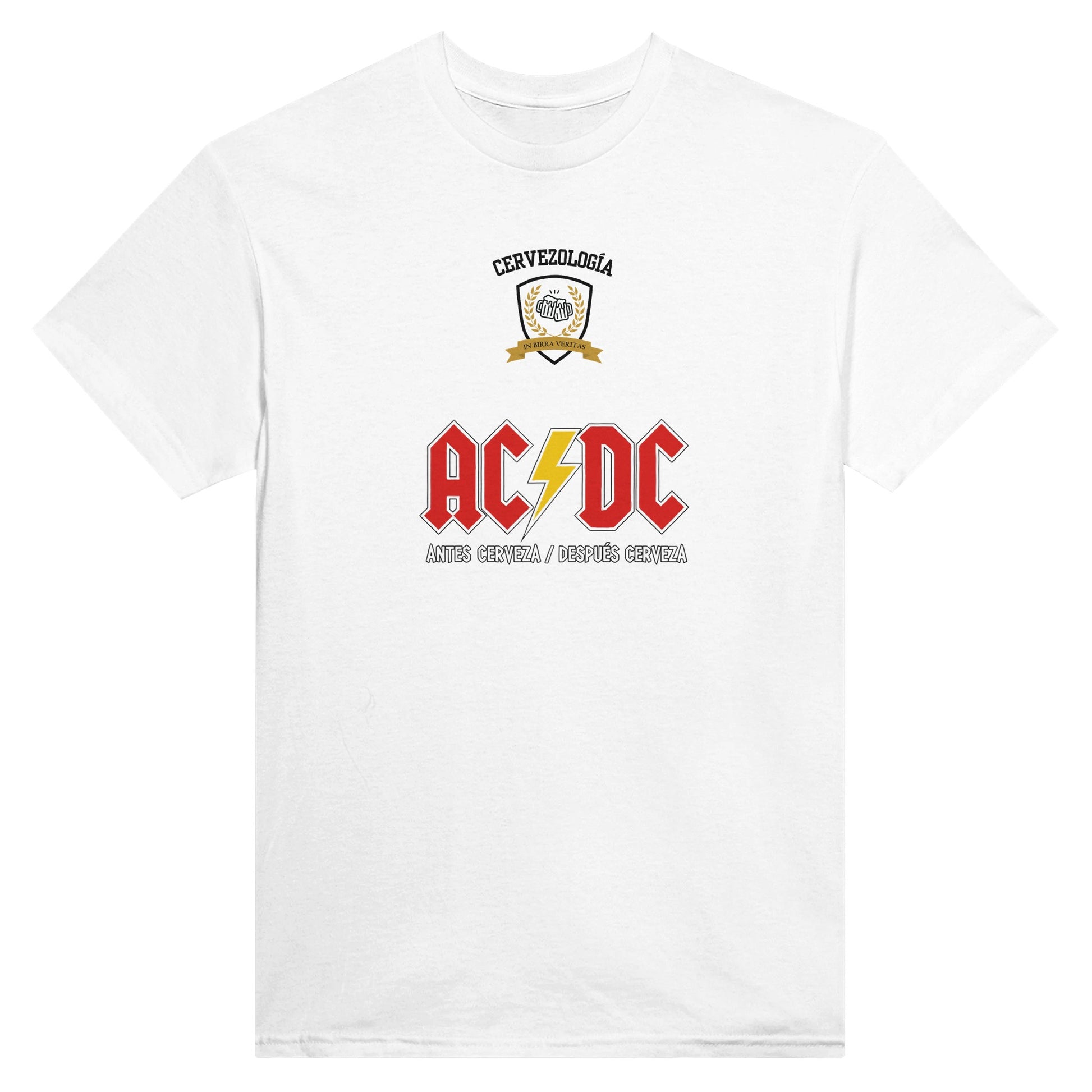 Camiseta blanca AC/DC con emblema rojo y dorado y texto bajo el logo