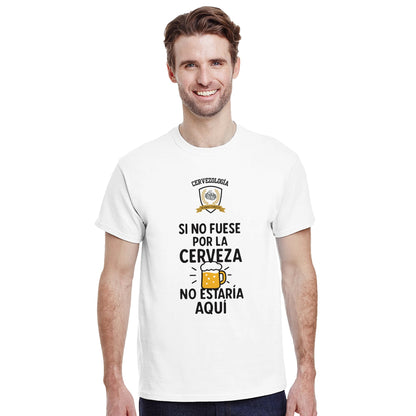 Camiseta blanca con gráfico de cerveza y frase; modelo la lleva puesta