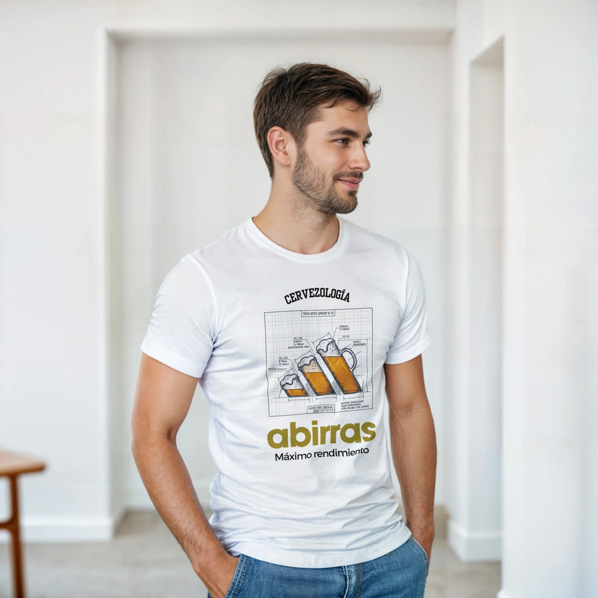 Camiseta Abirras blanca con estampado de cerveza y texto “Máximo rendimiento”