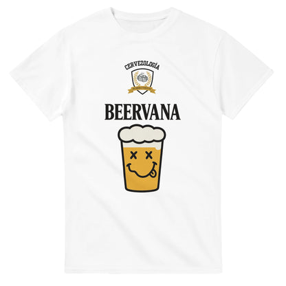 Camiseta blanca lisa con estampado centrado de vaso de cerveza sonriente y texto.
