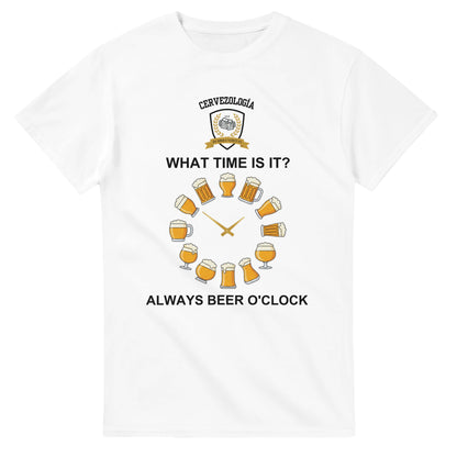 Camiseta blanca de manga corta con diseño de cerveza y texto “ALWAYS BEER O’CLOCK”