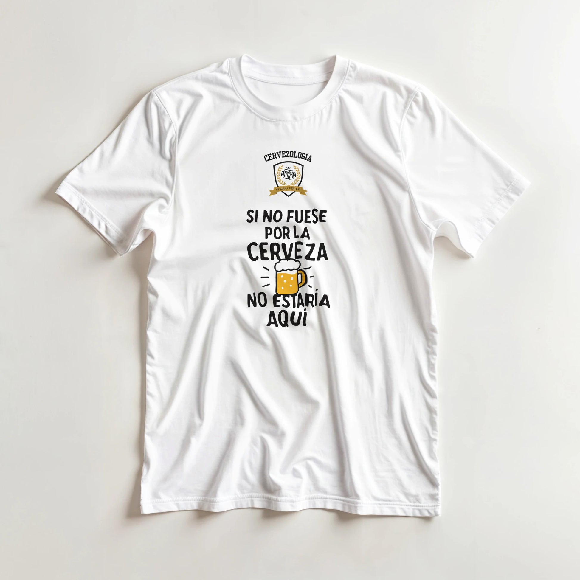 Camiseta blanca de manga corta con estampado de cerveza y texto en el pecho