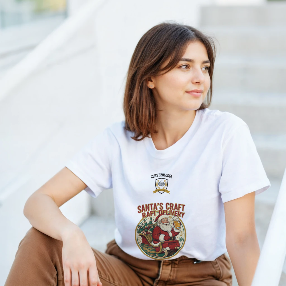 Camiseta blanca de cuello redondo con estampado frontal de Santa y cerveza