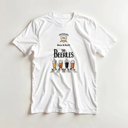 Camiseta blanca con diseño “Beer & Rock” y cuatro vasos de cerveza con colores