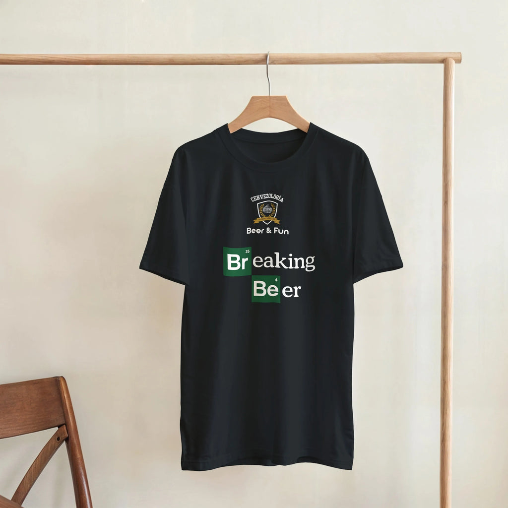 Camiseta negra con estampado “Breaking Beer” en verde, motivo central frontal