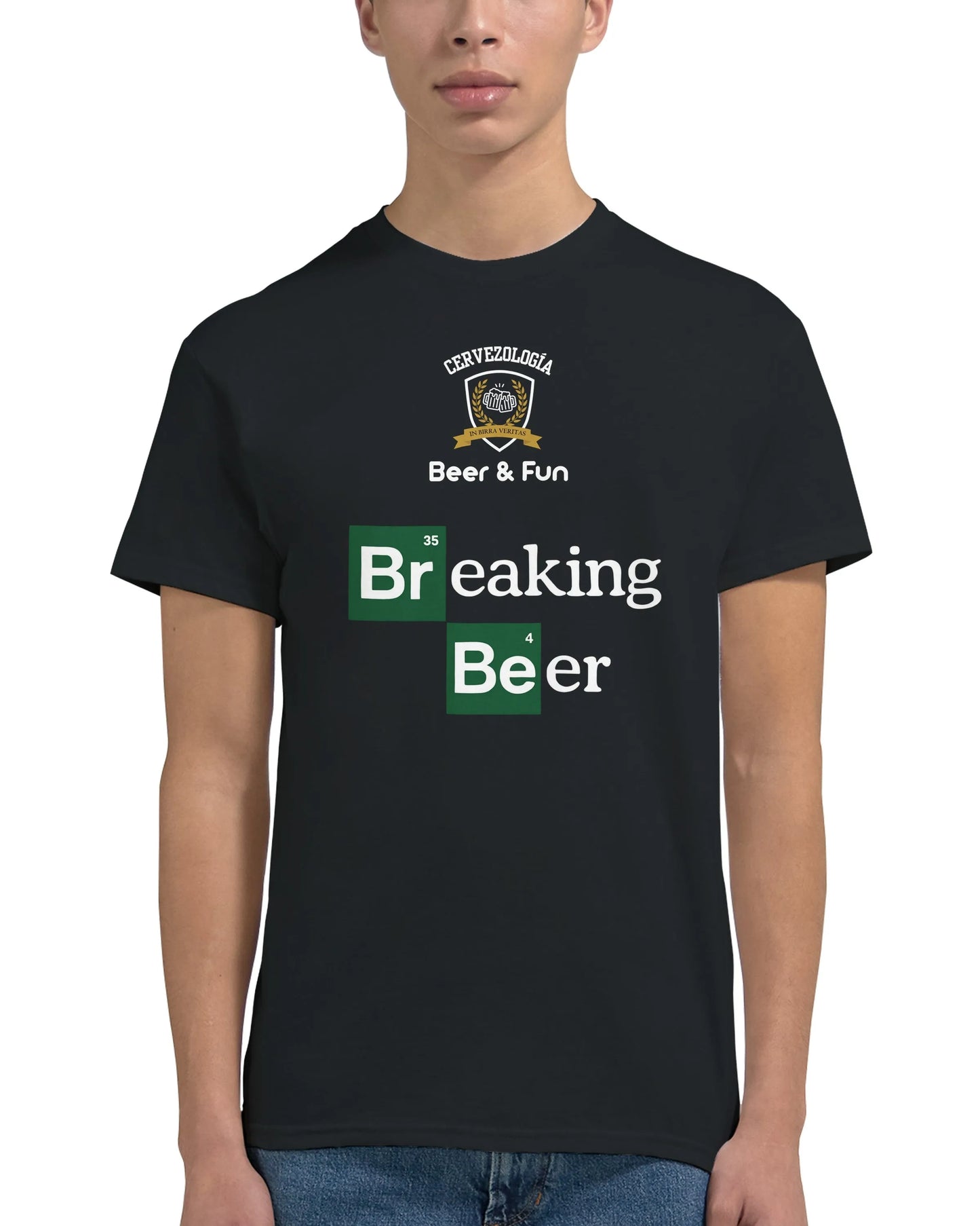 Camiseta negra con cuello redondo y estampado “Breaking Beer” en verde