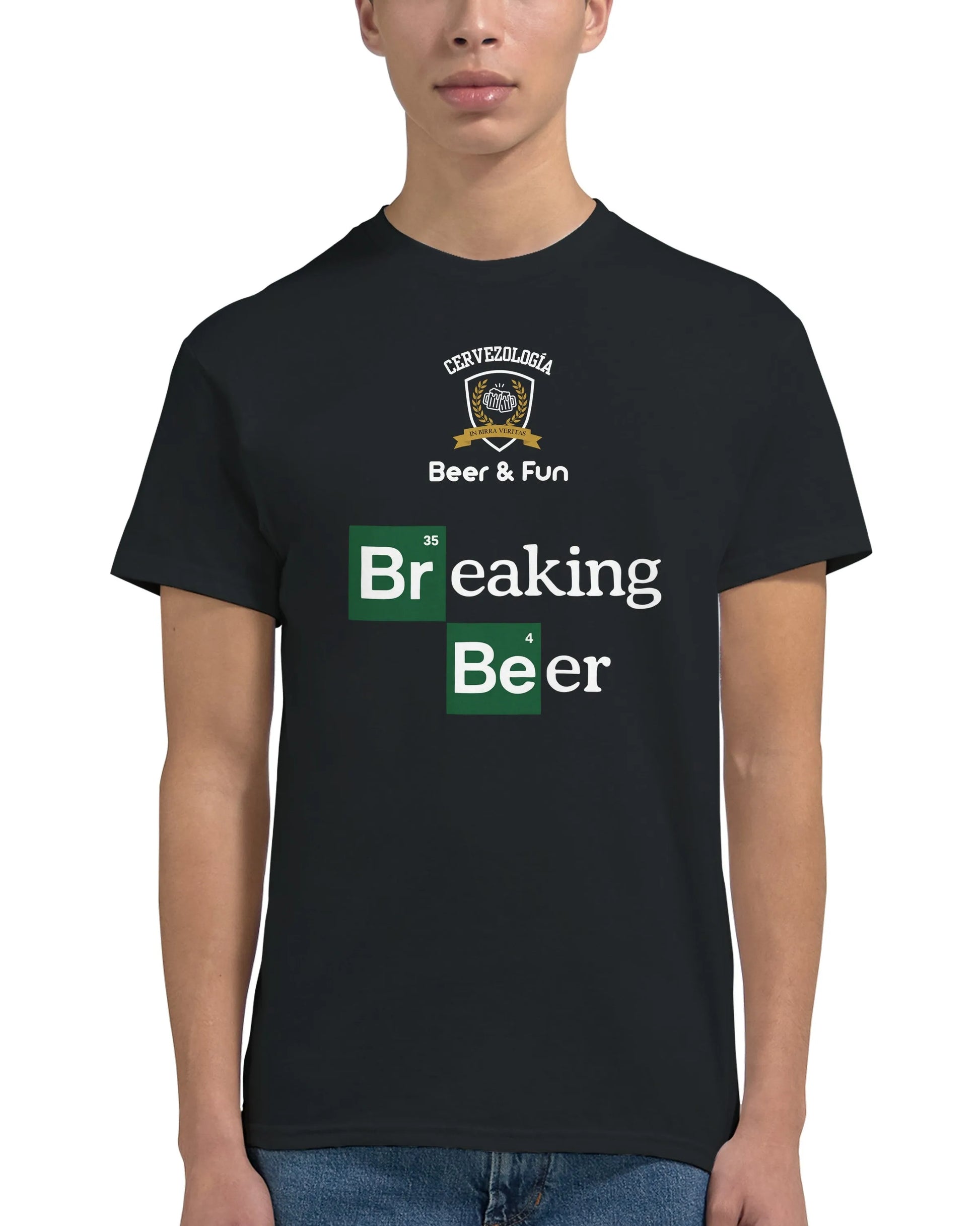 Camiseta negra con cuello redondo y estampado “Breaking Beer” en verde