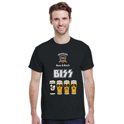 Camiseta negra con estampado B167 y cuatro vasos de cerveza, modelo de frente