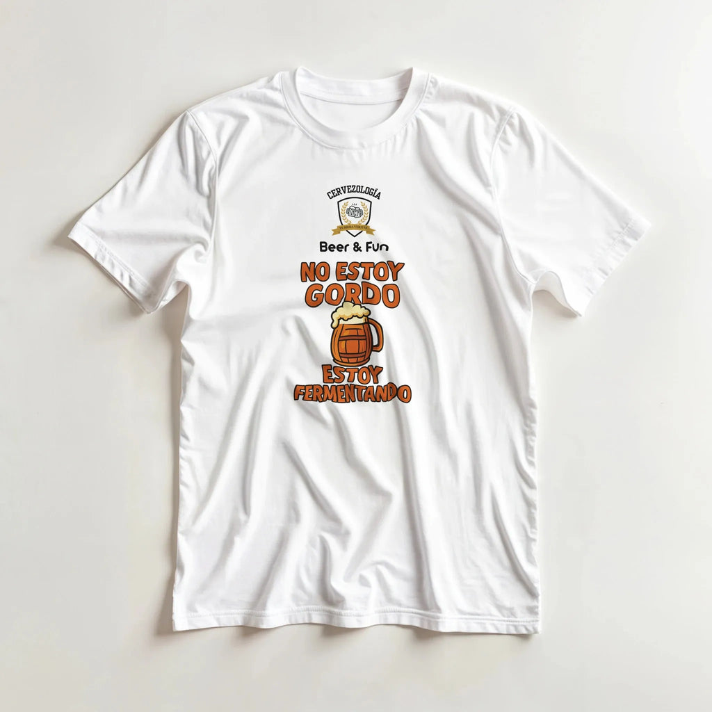 Camiseta blanca manga corta con estampado en el centro de texto y vaso de cerveza