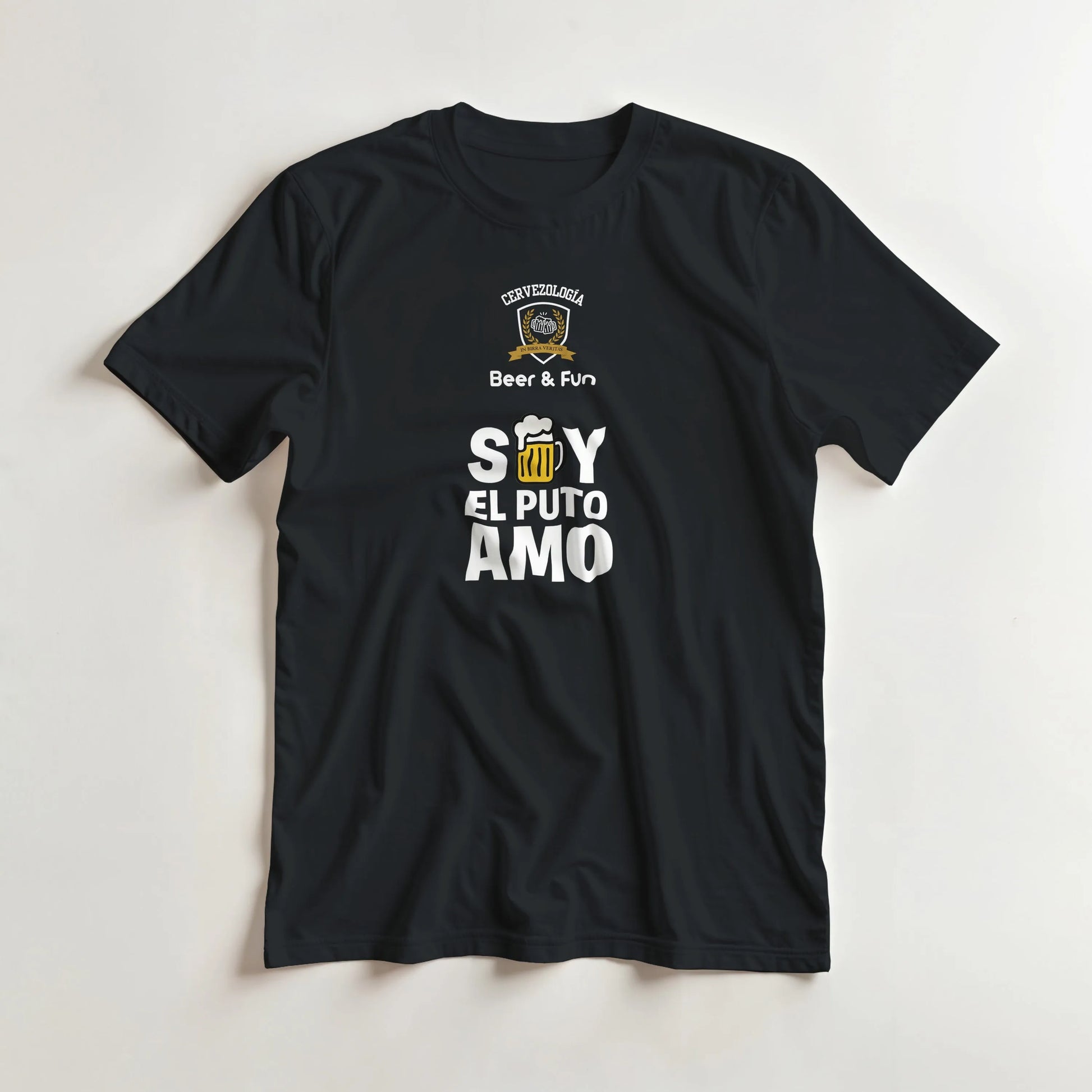 Camiseta negra de manga corta con estampado Beer & Fun y EL PUTO AMO en el pecho.