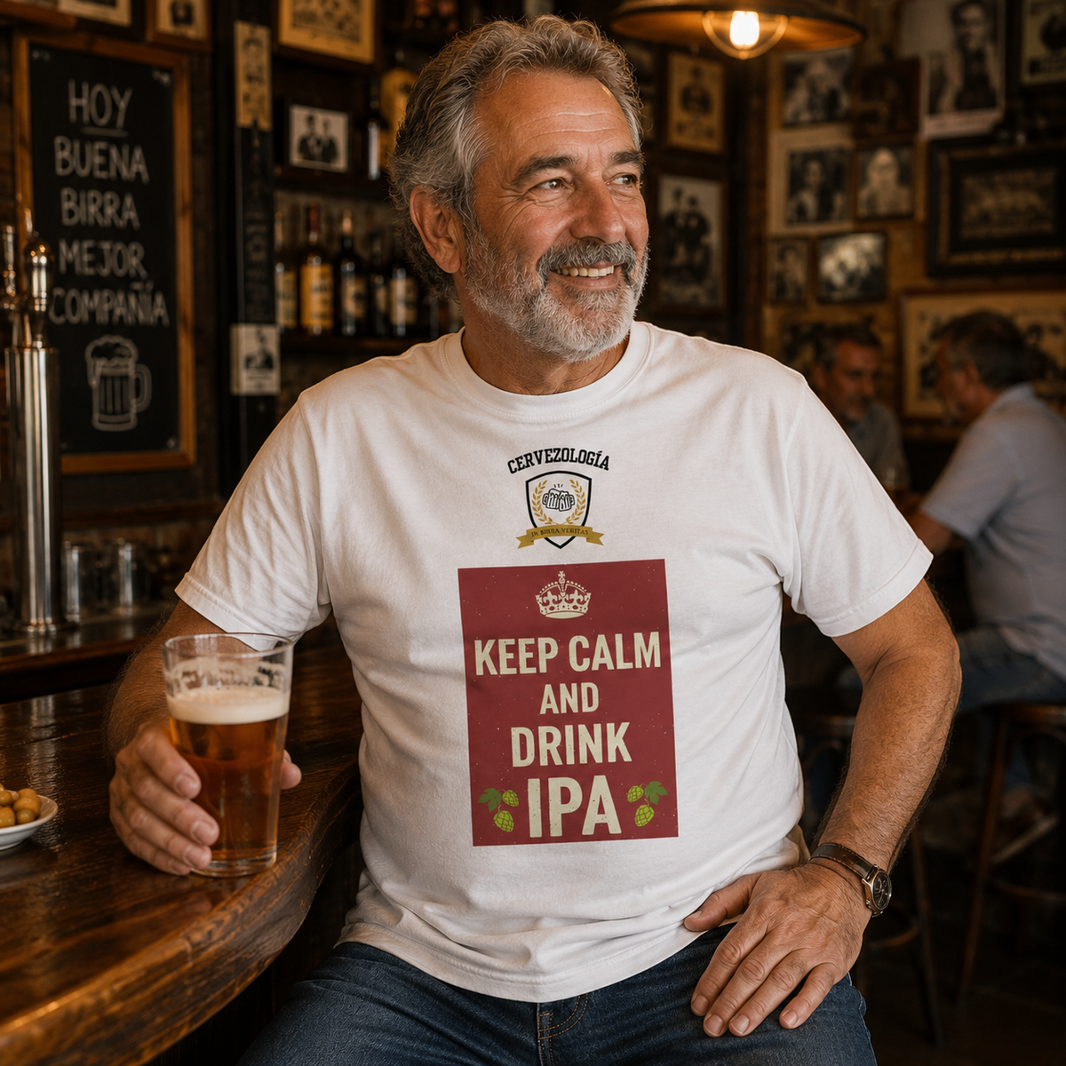Camiseta blanca con estampado "Keep Calm and Drink IPA"