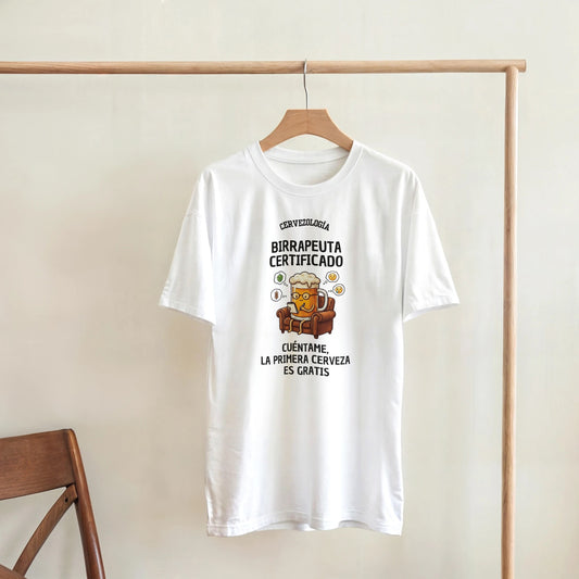 Camiseta blanca de algodón con estampado frontal y texto “Birrapeuta Certificado”