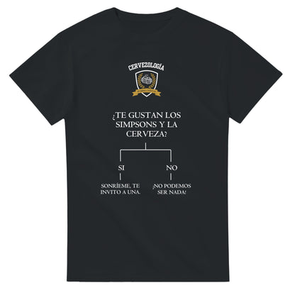 Camiseta negra de manga corta con estampado frontal de cerveza en color claro