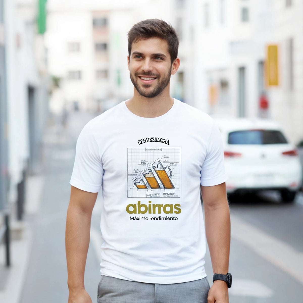 Camiseta Abirras blanca con diseño de cerveza en el centro y “Máximo rendimiento”