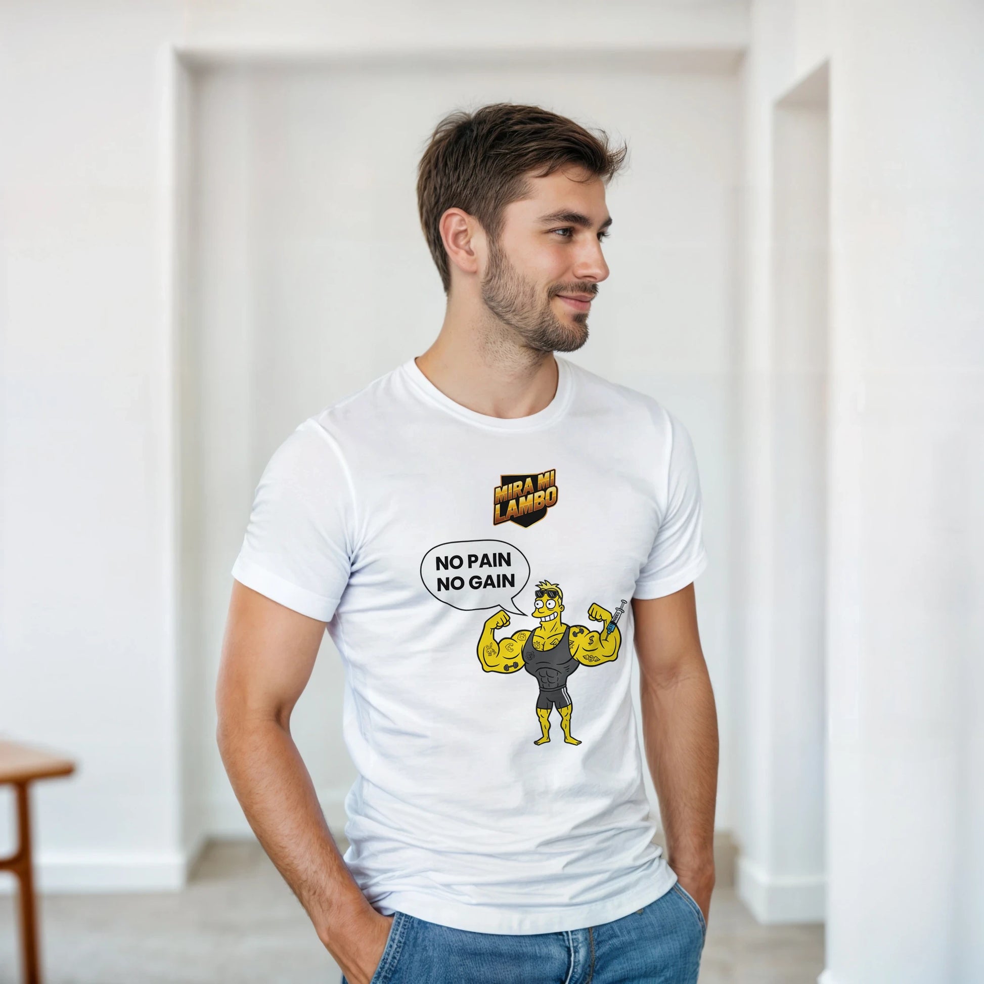 Camiseta blanca con estampado «No pain no gain» y personaje amarillo en el pecho