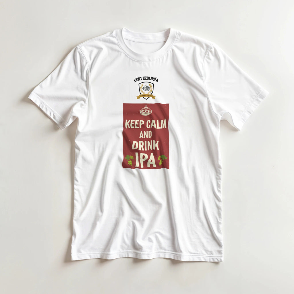 Camiseta blanca con estampa frontal centrada “KEEP CALM AND DRINK IPA”