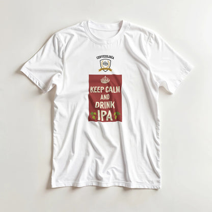 Camiseta blanca con estampa frontal centrada “KEEP CALM AND DRINK IPA”