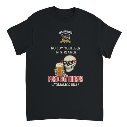 Camiseta negra con estampado grande de calavera cervecera y frase Tomamos una