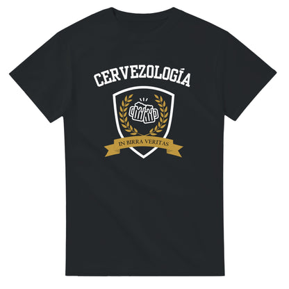 Camiseta negra con estampa Cervezología™ frontal tipo escudo y cinta amarilla