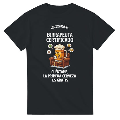 Camiseta negra lisa con estampado frontal “Birrapeuta Certificado” y personaje cervecero