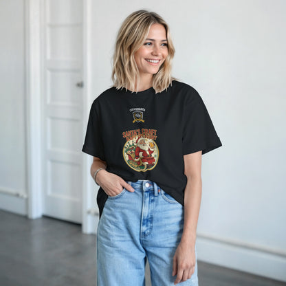 Camiseta negra de cuello redondo con estampado circular de Santa y cerveza