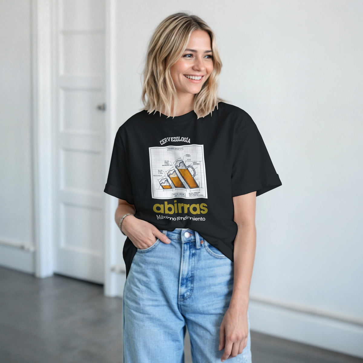 Camiseta Abirras negra con estampado cervezología en el pecho, manga corta y cuello redondo