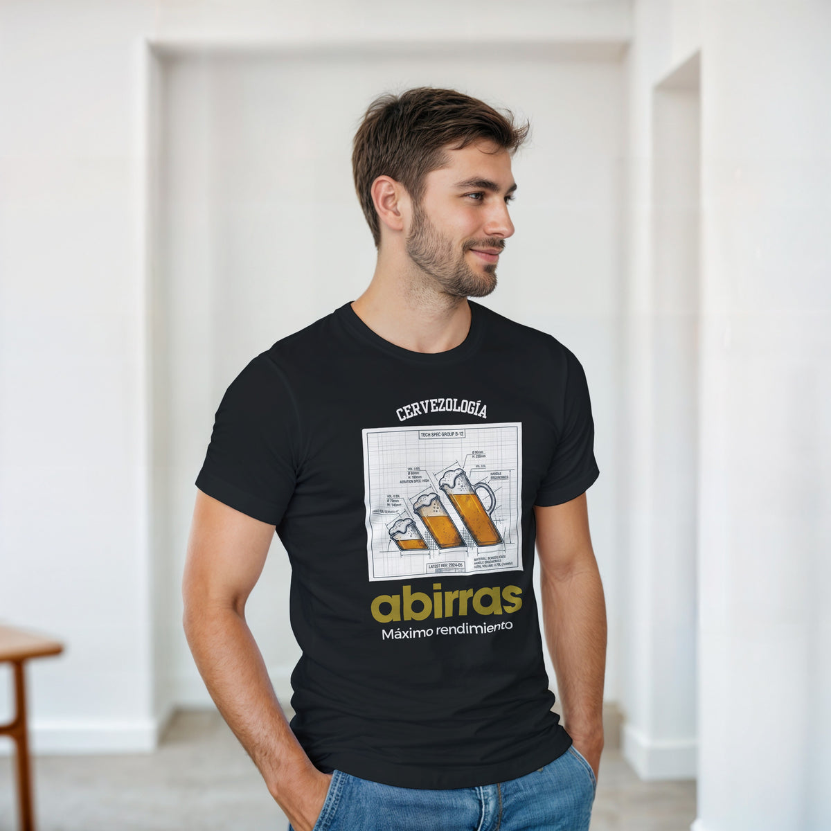 Camiseta Abirras negra con gráfico cervezología en el pecho y manga corta