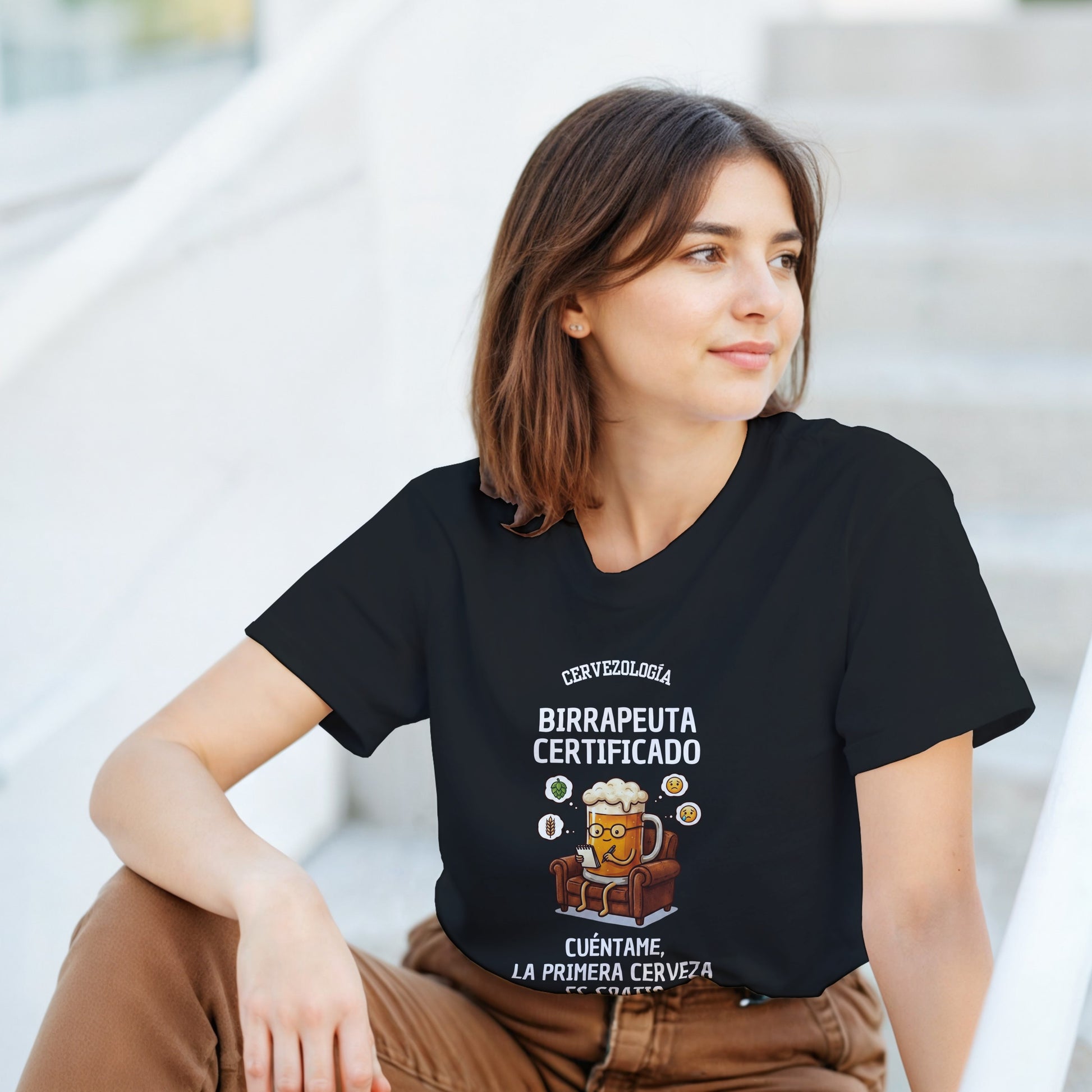Camiseta negra de algodón con estampado frontal y cuello redondo
