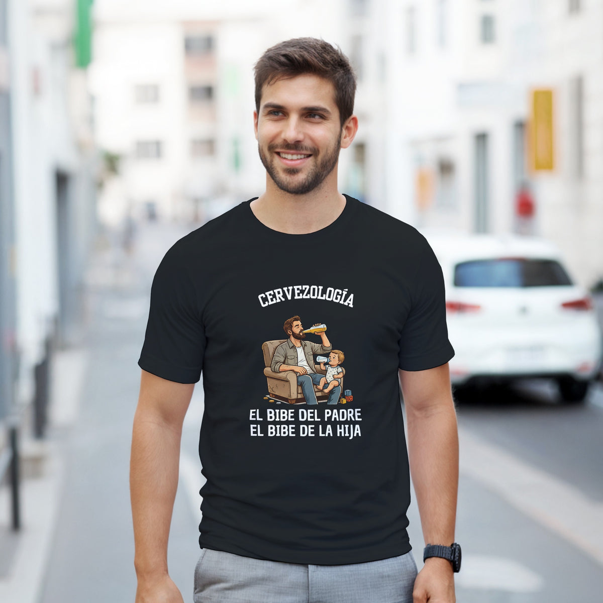 Camiseta negra con estampado «El bibe del padre» y «El bibe de la hija», vista frontal